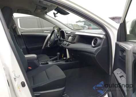 2017 Toyota Rav4 Le z USA, uszkodzony, nr VIN JTMZFREVXHJ715940